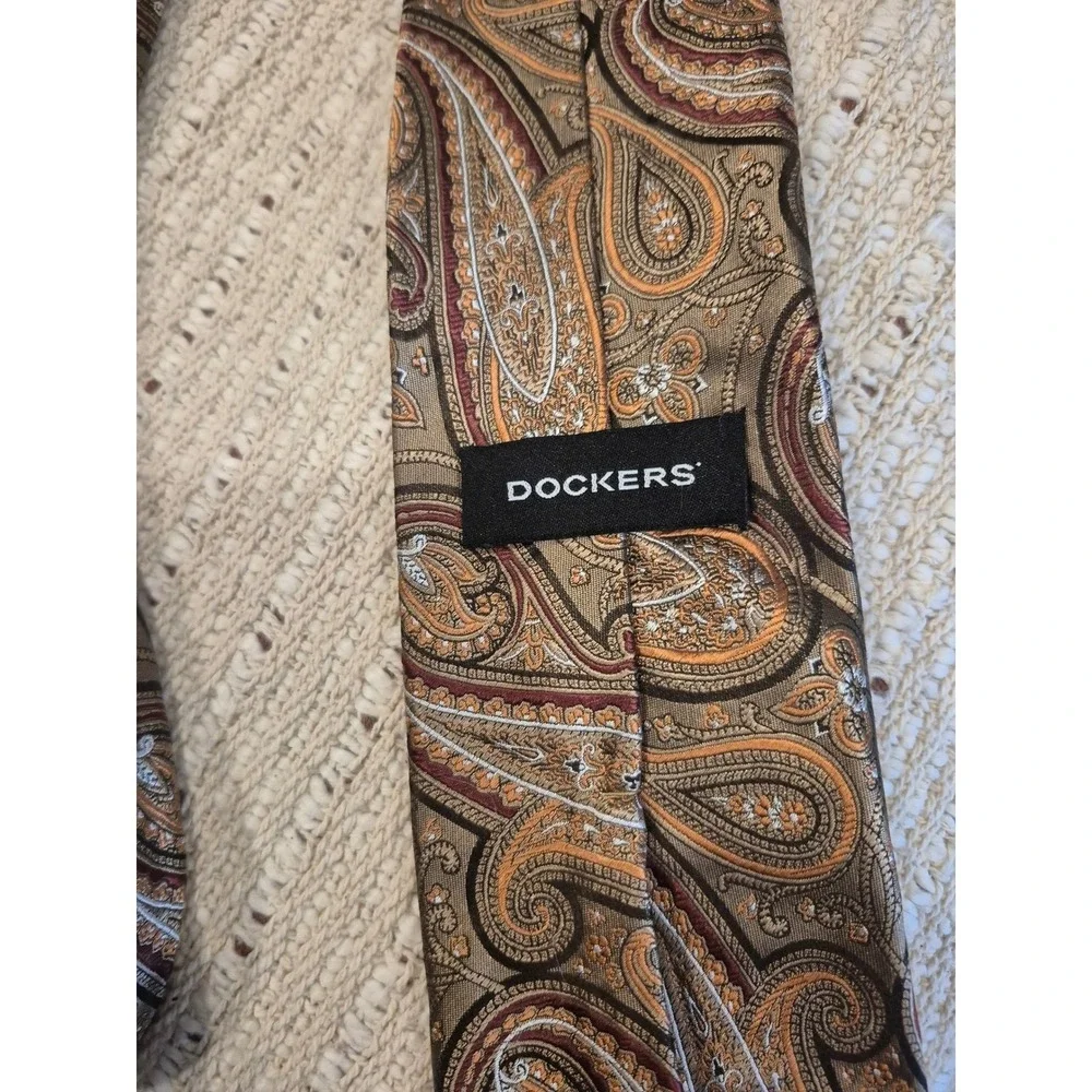 Dockers Men's Tie 100% Silk Brown‎ Paisley Stain Resistant Business Casual.